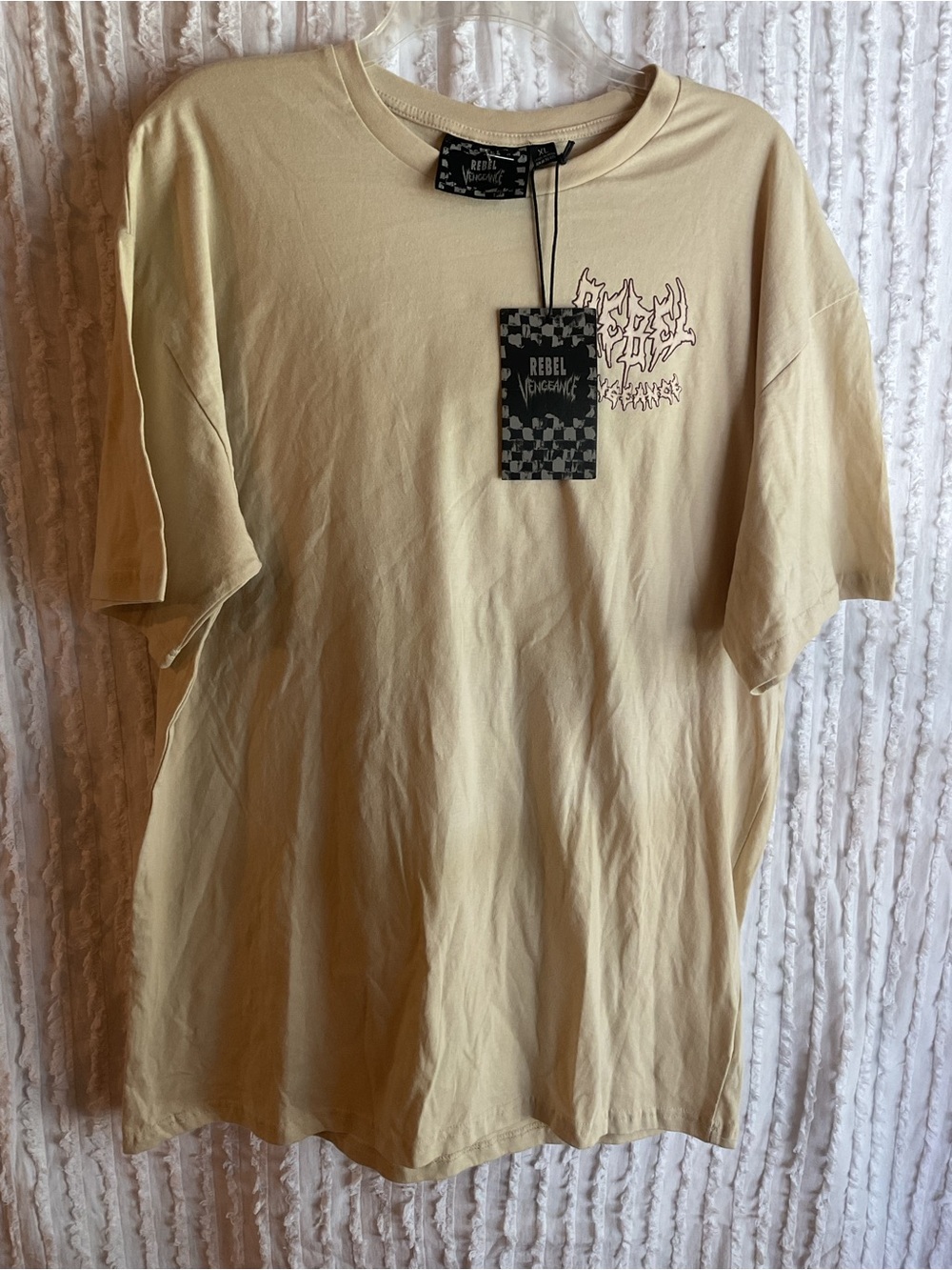 NWT:REBEL VENGEANCE Men’s Beige Graphic T-Shirt XL. 42” Chest 31” L.